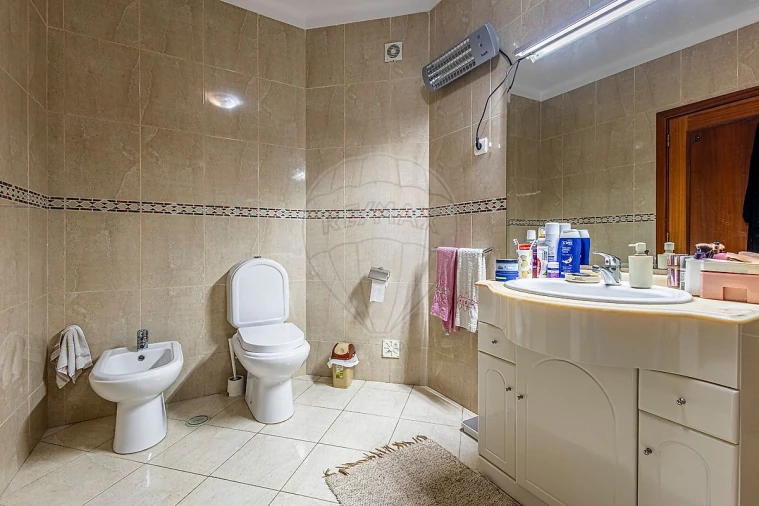 Apartamento T4 para Venda em Almeirim Foto 35