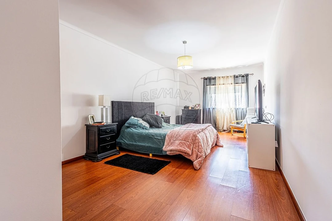 Apartamento T4 para Venda em Almeirim Foto 30