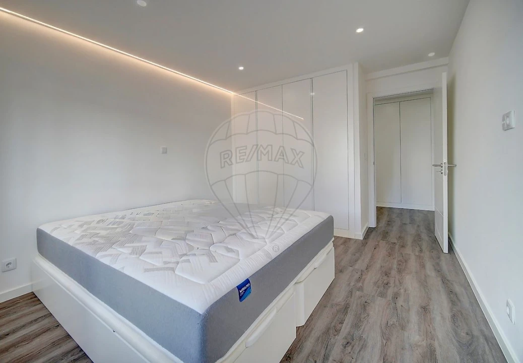 Apartamento T3 para Venda em Massamá e Monte Abraão Foto 9