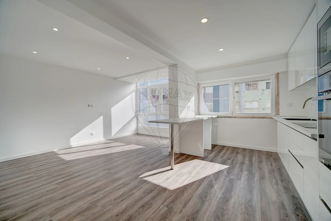 Apartamento T3 para Venda em Massamá e Monte Abraão Foto 13