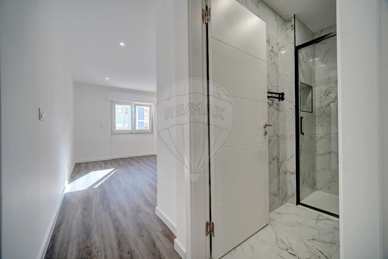 Apartamento T3 para Venda em Massamá e Monte Abraão Foto 12