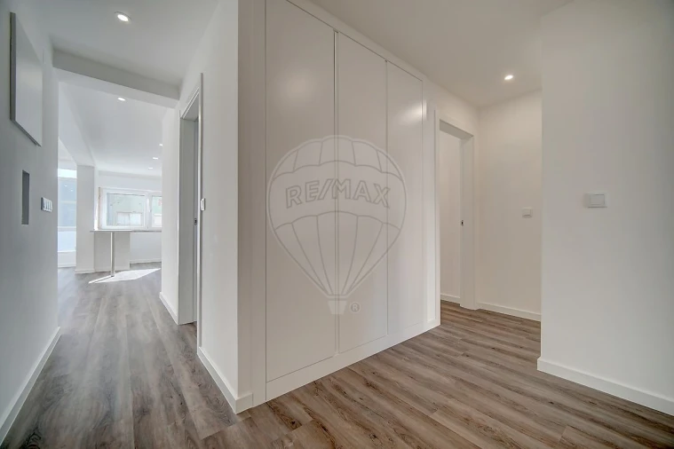 Apartamento T3 para Venda em Massamá e Monte Abraão Foto 2