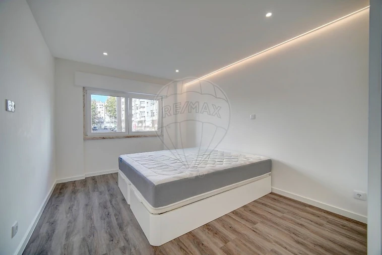 Apartamento T3 para Venda em Massamá e Monte Abraão Foto 7