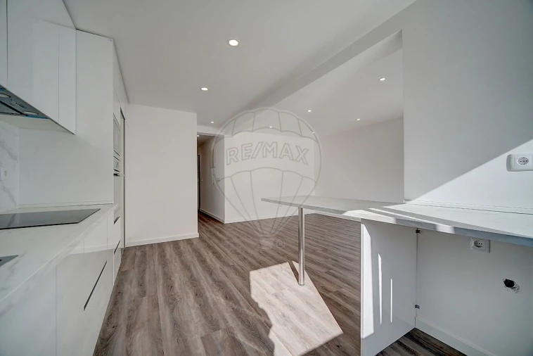 Apartamento T3 para Venda em Massamá e Monte Abraão Foto 3