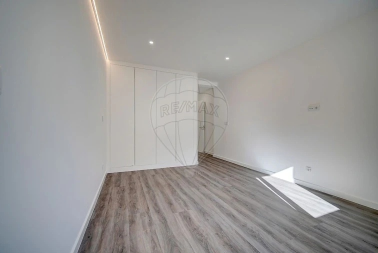 Apartamento T3 para Venda em Massamá e Monte Abraão Foto 16