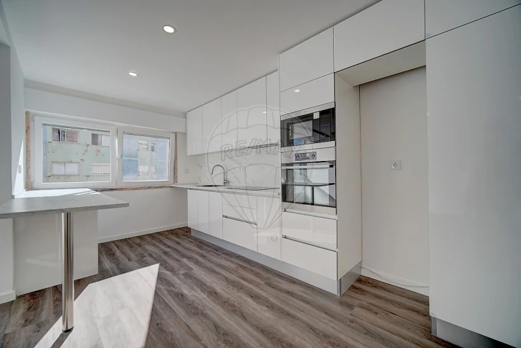 Apartamento T3 para Venda em Massamá e Monte Abraão Foto 1