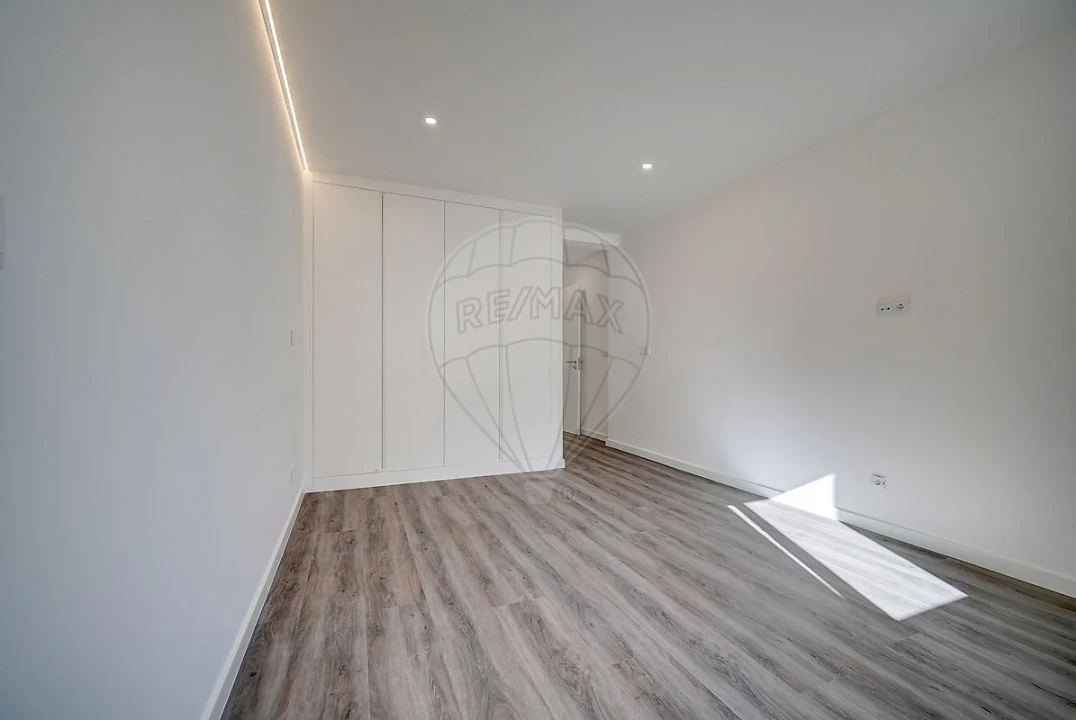 Apartamento T3 para Venda em Massamá e Monte Abraão Foto 16