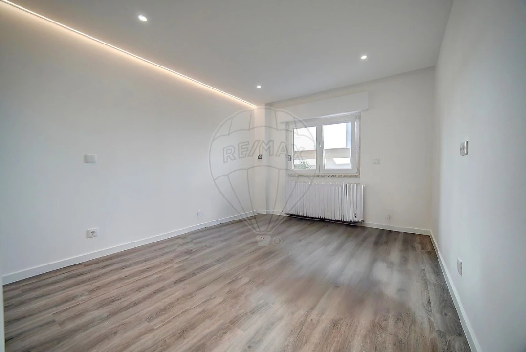 Apartamento T3 para Venda em Massamá e Monte Abraão Foto 10