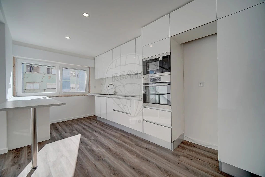 Apartamento T3 para Venda em Massamá e Monte Abraão Foto 1