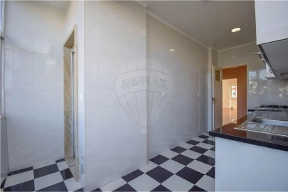 Apartamento T3 para Arrendamento em Benfica