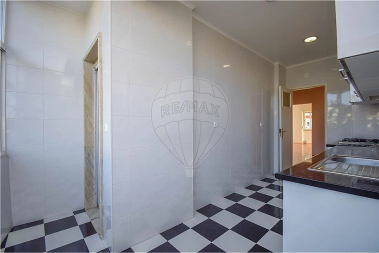Apartamento T3 para Arrendamento em Benfica Foto 8
