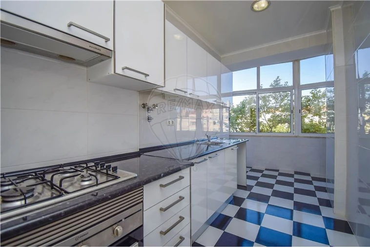 Apartamento T3 para Arrendamento em Benfica Foto 3