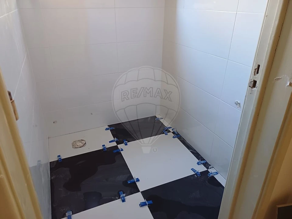 Apartamento T3 para Arrendamento em Benfica Foto 18