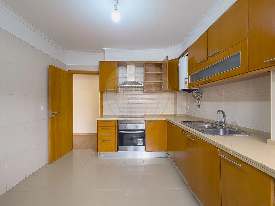 Apartamento T3 para Venda em Rio de Mouro Foto 6