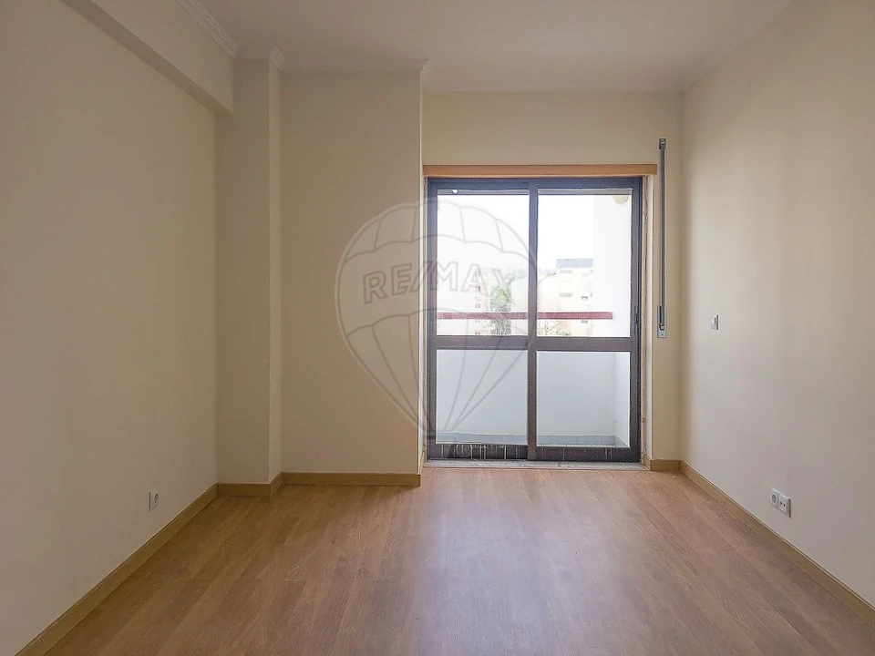 Apartamento T3 para Venda em Rio de Mouro Foto 4