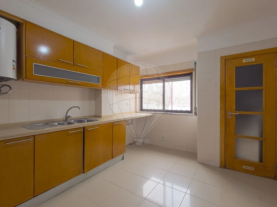 Apartamento T3 para Venda em Rio de Mouro Foto 23