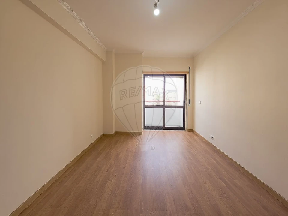 Apartamento T3 para Venda em Rio de Mouro Foto 2