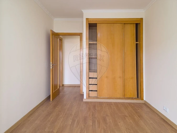 Apartamento T3 para Venda em Rio de Mouro Foto 16