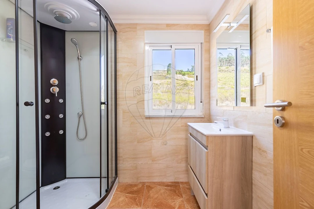 Moradia T3 para Venda em Vila Verde dos Francos Foto 13