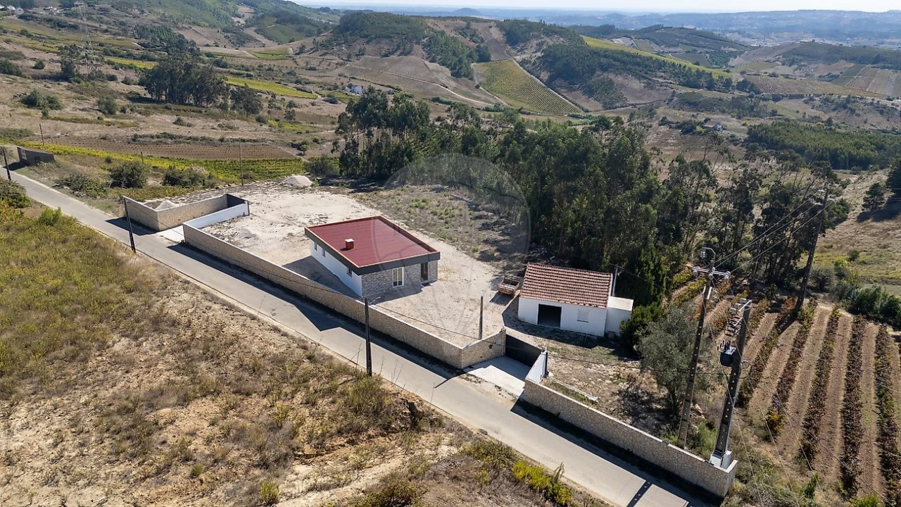 Moradia T3 para Venda em Vila Verde dos Francos Foto 1