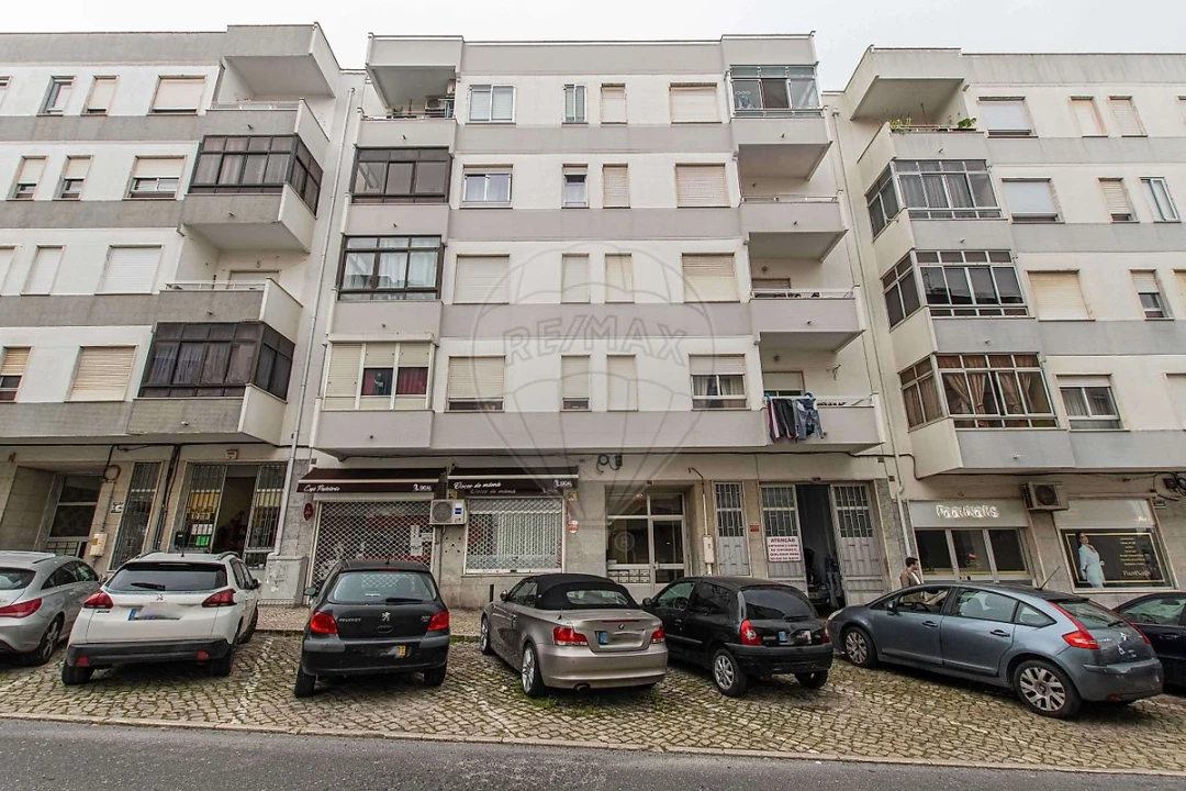 Apartamento T3 para Venda em Alverca do Ribatejo e Sobralinho Foto 1