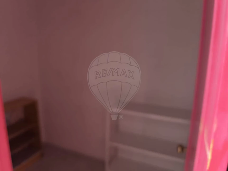 Loja para Arrendamento em Paços de Brandão Foto 6