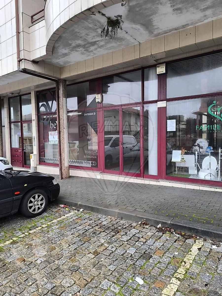 Loja para Arrendamento em Paços de Brandão Foto 14