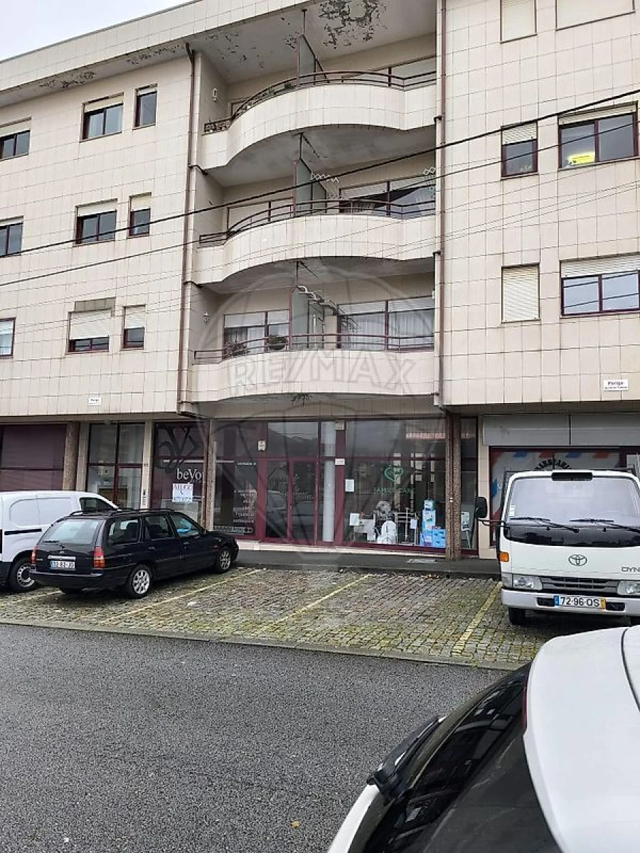 Loja para Arrendamento em Paços de Brandão Foto 13