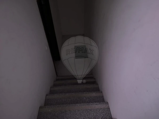 Loja para Arrendamento em Paços de Brandão Foto 8