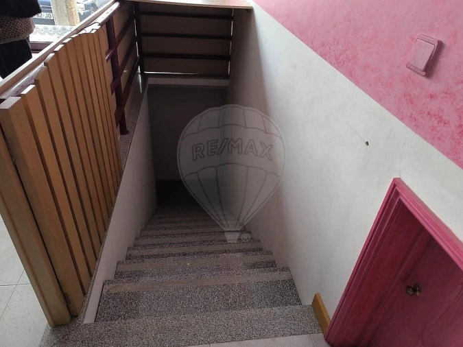 Loja para Arrendamento em Paços de Brandão Foto 7