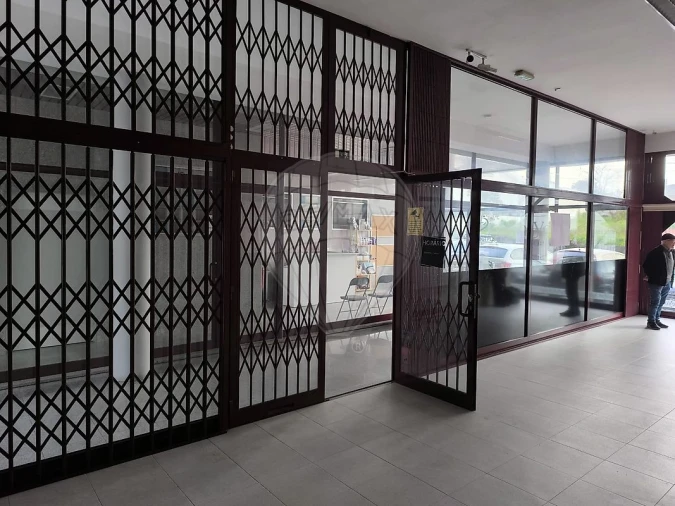 Loja para Arrendamento em Paços de Brandão Foto 4