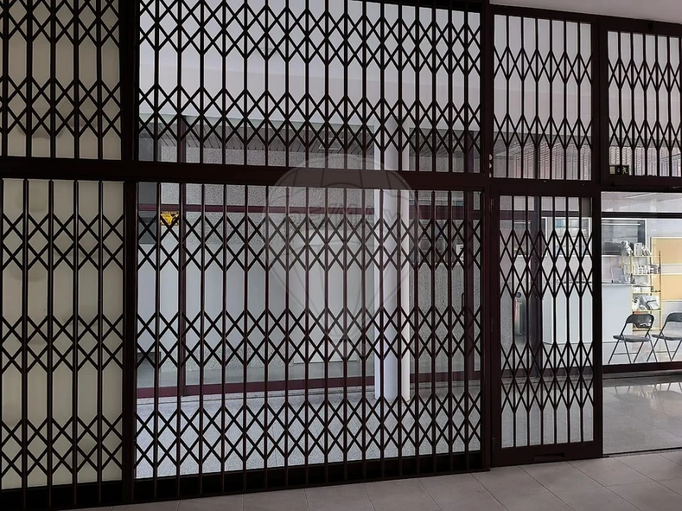 Loja para Arrendamento em Paços de Brandão Foto 3