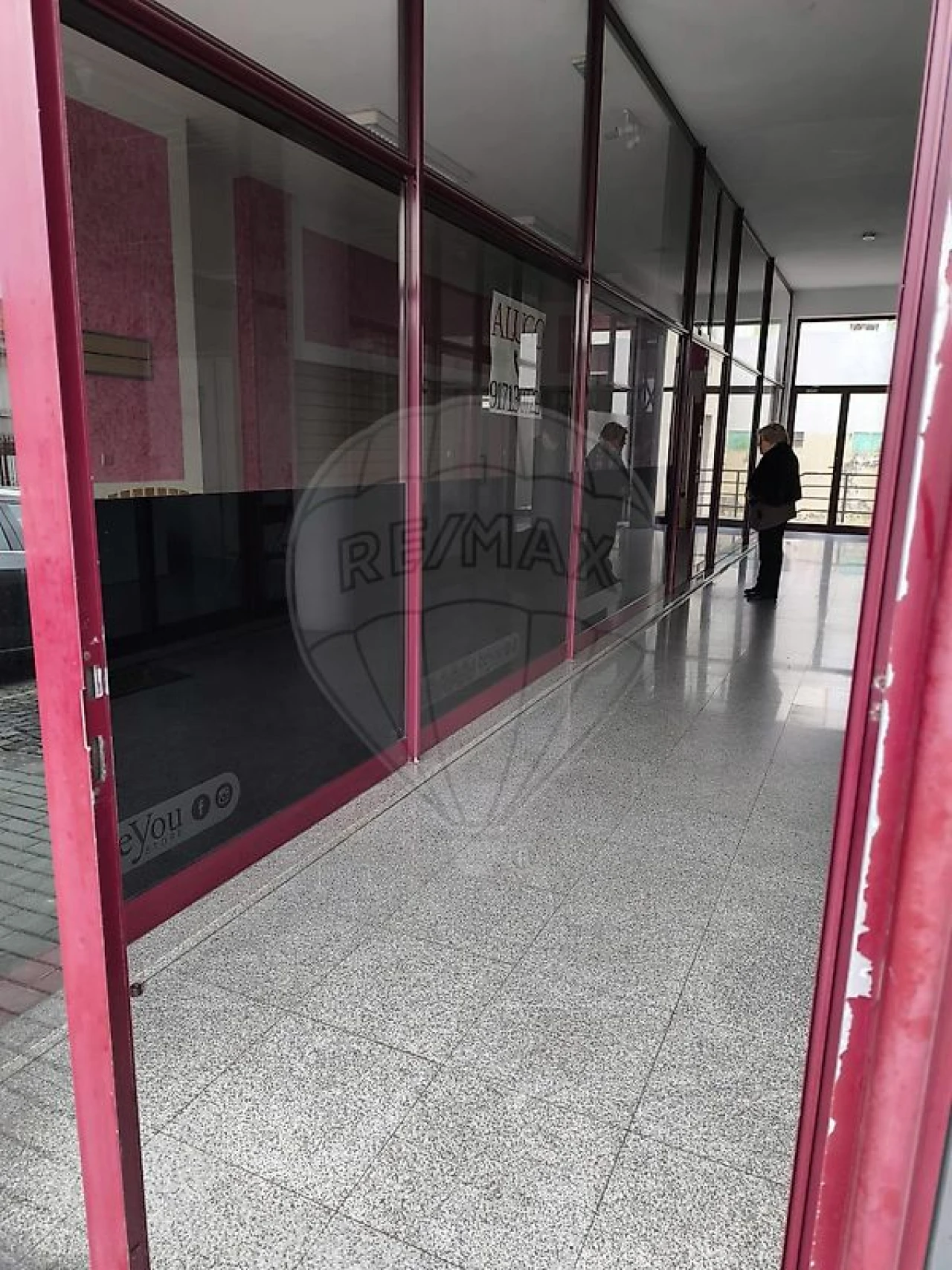 Loja para Arrendamento em Paços de Brandão Foto 15