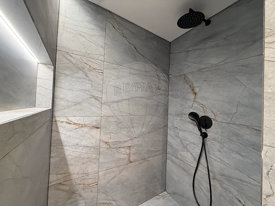 Apartamento T1 para Venda em Santo António Foto 11