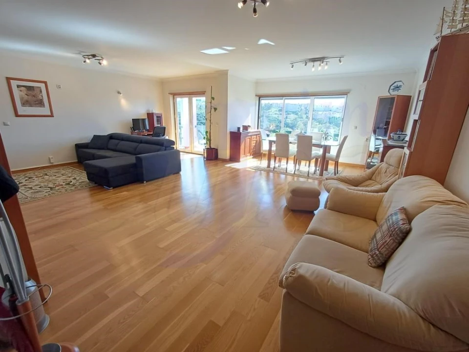 Apartamento T3 para Venda em Carnaxide e Queijas Foto 1