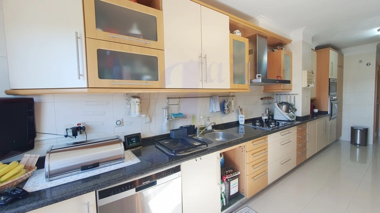 Apartamento T3 para Venda em Carnaxide e Queijas Foto 8