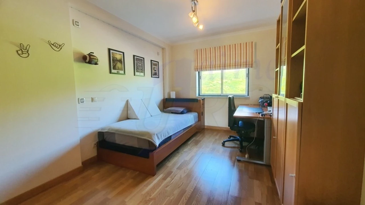 Apartamento T3 para Venda em Carnaxide e Queijas Foto 15