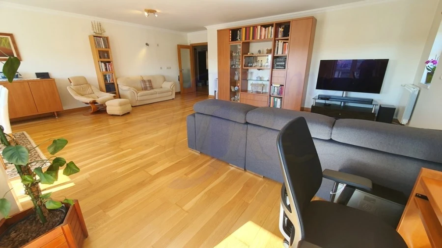 Apartamento T3 para Venda em Carnaxide e Queijas Foto 3