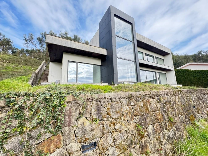 Moradia T3 para Venda em Vila Verde Foto 3