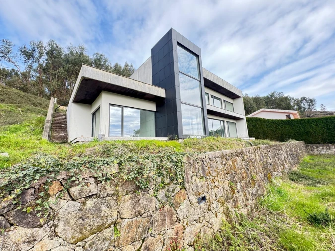 Moradia T3 para Venda em Vila Verde Foto 4