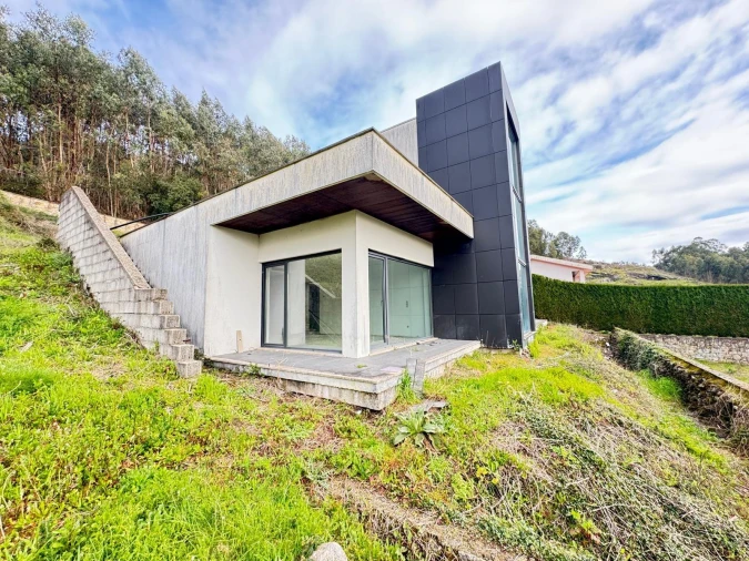 Moradia T3 para Venda em Vila Verde Foto 5