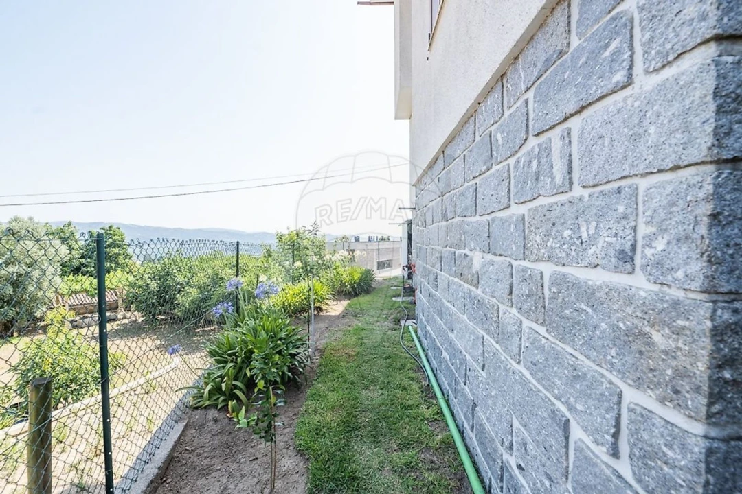 Moradia T3 para Venda em Caires Foto 26