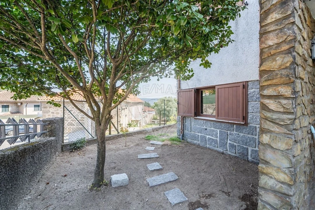 Moradia T3 para Venda em Caires Foto 28