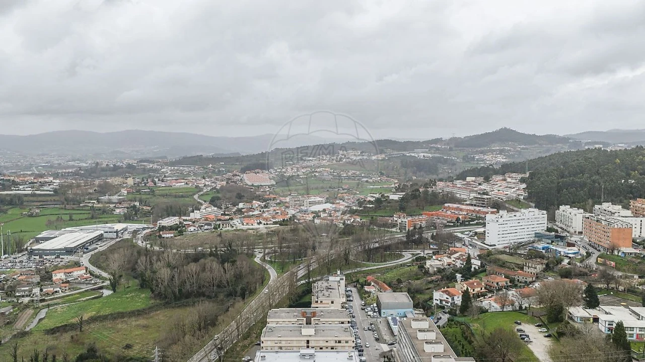 Apartamento T3 para Venda em Creixomil Foto 2