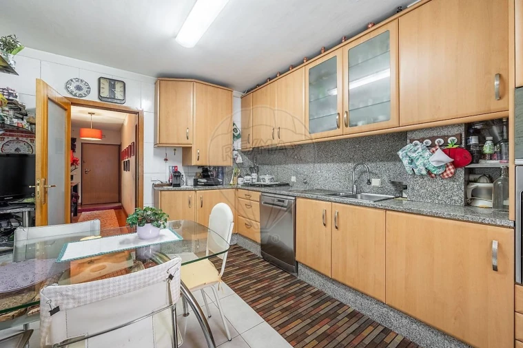 Apartamento T3 para Venda em Creixomil Foto 25