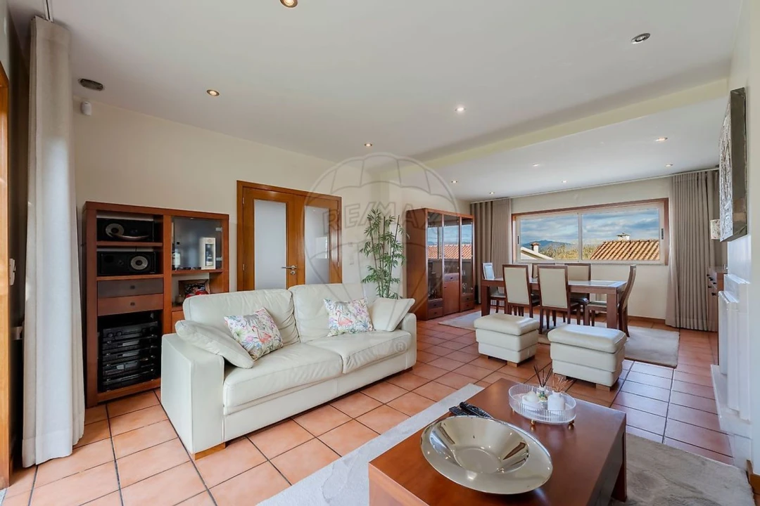 Moradia T3 para Venda em Loureira Foto 2