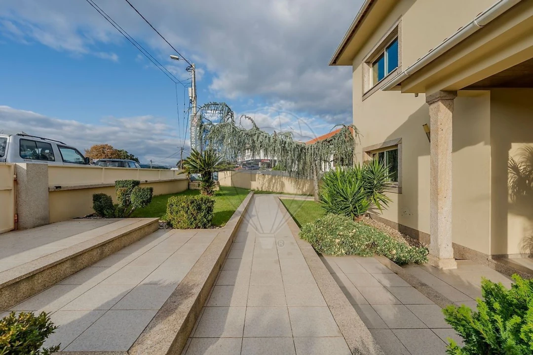 Moradia T3 para Venda em Loureira Foto 30