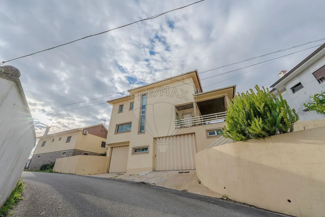 Moradia T3 para Venda em Loureira Foto 34