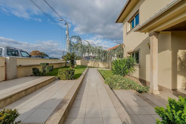 Moradia T3 para Venda em Loureira Foto 30