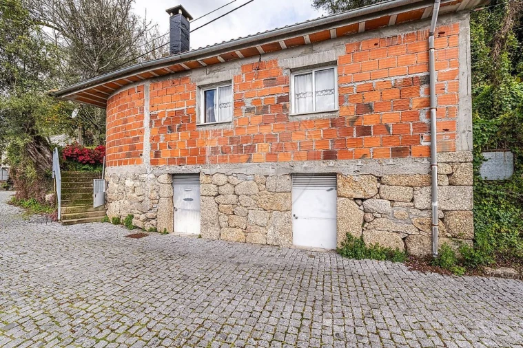 Moradia T3 para Venda em Bouro (Santa Maria) Foto 1